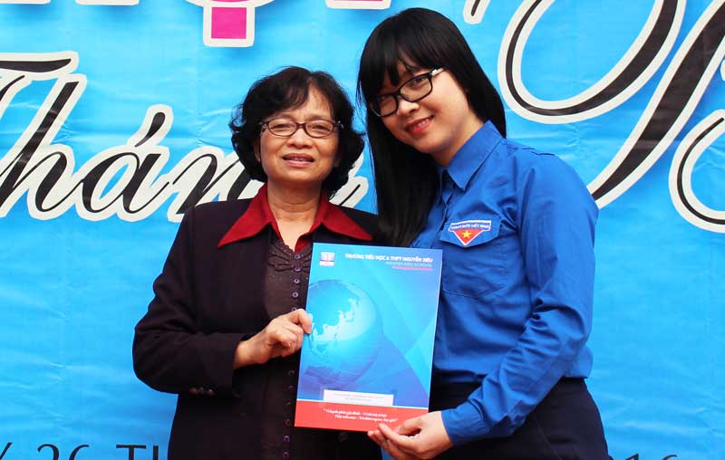 Trao danh sách Đoàn viên ưu tú được xét kết nạp Đảng